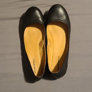 Size 8 black flats
